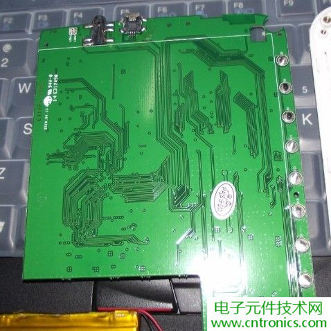 探秘電子紙！一款電紙書的電子墨水屏拆解