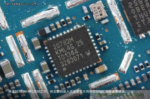 博通20793M NFC控制芯片，和上邊那個(gè)安全元件一起控制NFC近場(chǎng)通訊模塊