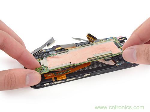 牛人強(qiáng)拆！新HTC One(M8)真機(jī)精密做工難修理
