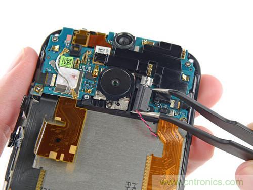 牛人強(qiáng)拆！新HTC One(M8)真機(jī)精密做工難修理