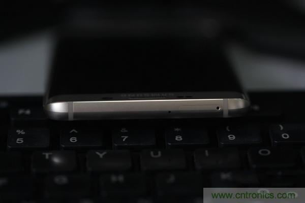 三星S6 Edge+拆解：比S6 Edge加在哪里？