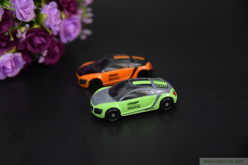 虛擬與現(xiàn)實相結(jié)合的飛車游戲，讓你體驗速度與激情的碰撞！