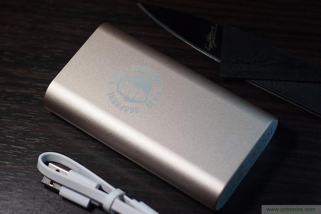 移動電源也玩雙引擎？快到你想象不到