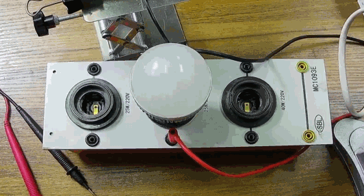 電燈泡內(nèi)通有交流電，為什么看不到燈泡在閃爍？